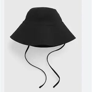 Gap seersucker black Bucket hat size 
s/m new with tag